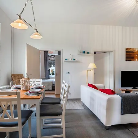 Feel Apartment *